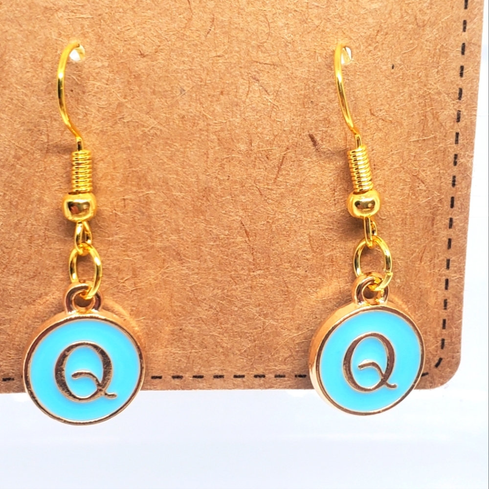 7/$10 Q Initial Earrings, New